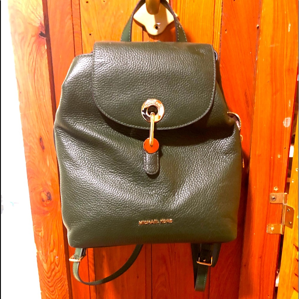 Medium michael Kors booksack.